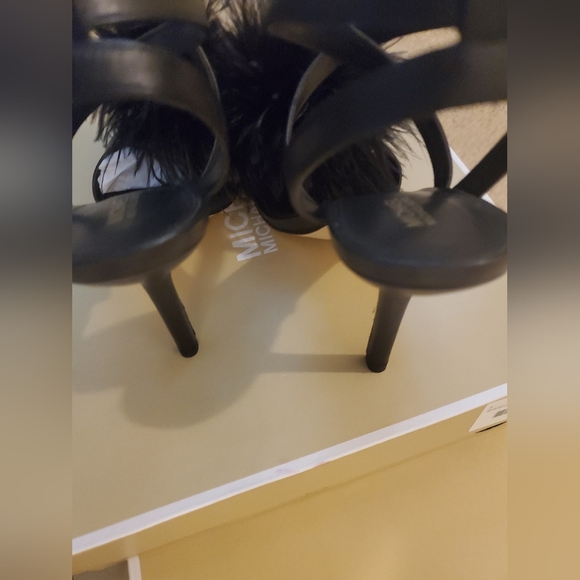 Micheal Kors Whitby Feather Trim Leather Sandals/Black - Picture 5 of 9